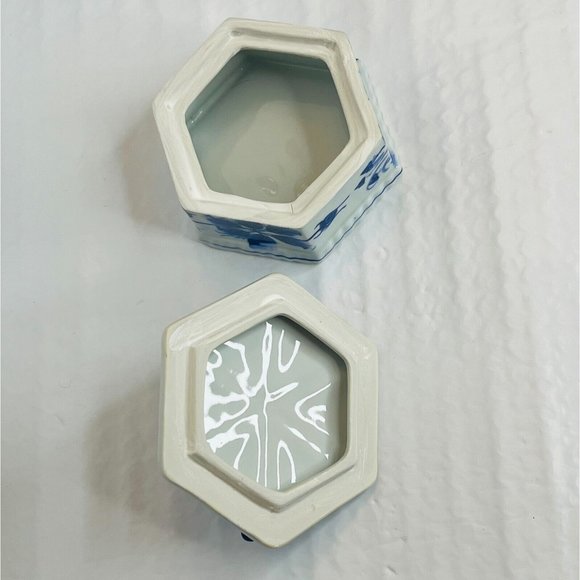 Blue and White Hexagon Trinket box with lid blue handle Thailand Porcelain - Picture 10 of 16